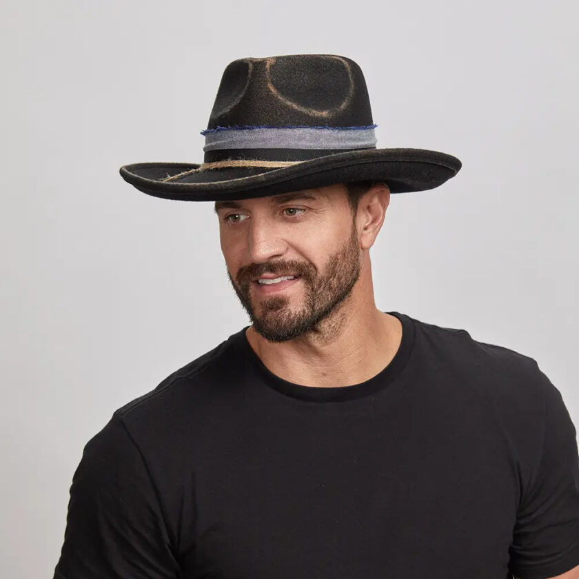 Small Town | Mens Black Wide Brim Felt Fedora Hat - Image 4
